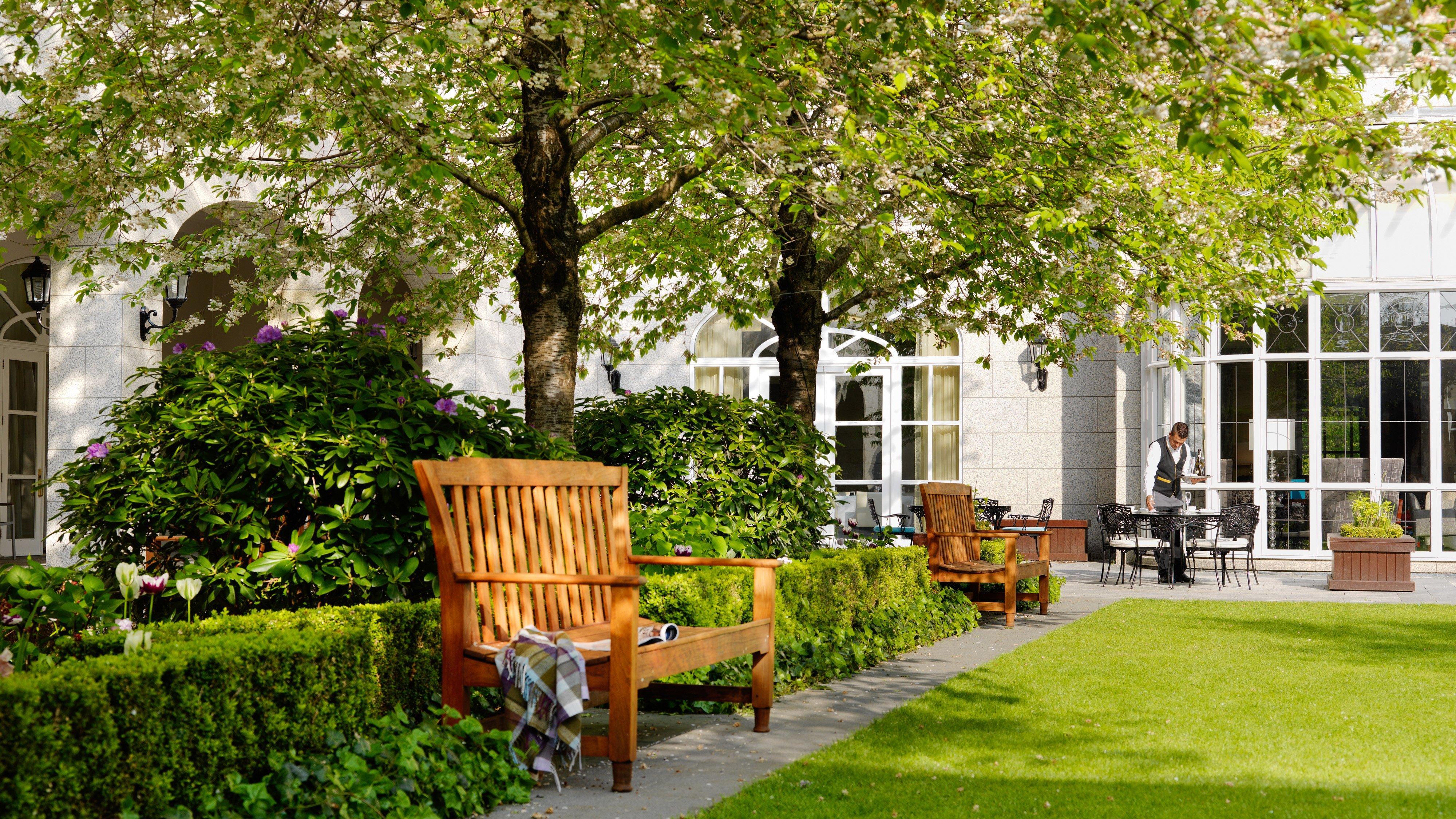 Intercontinental Dublin By Ihg Hotel Bagian luar foto The garden of the hotel