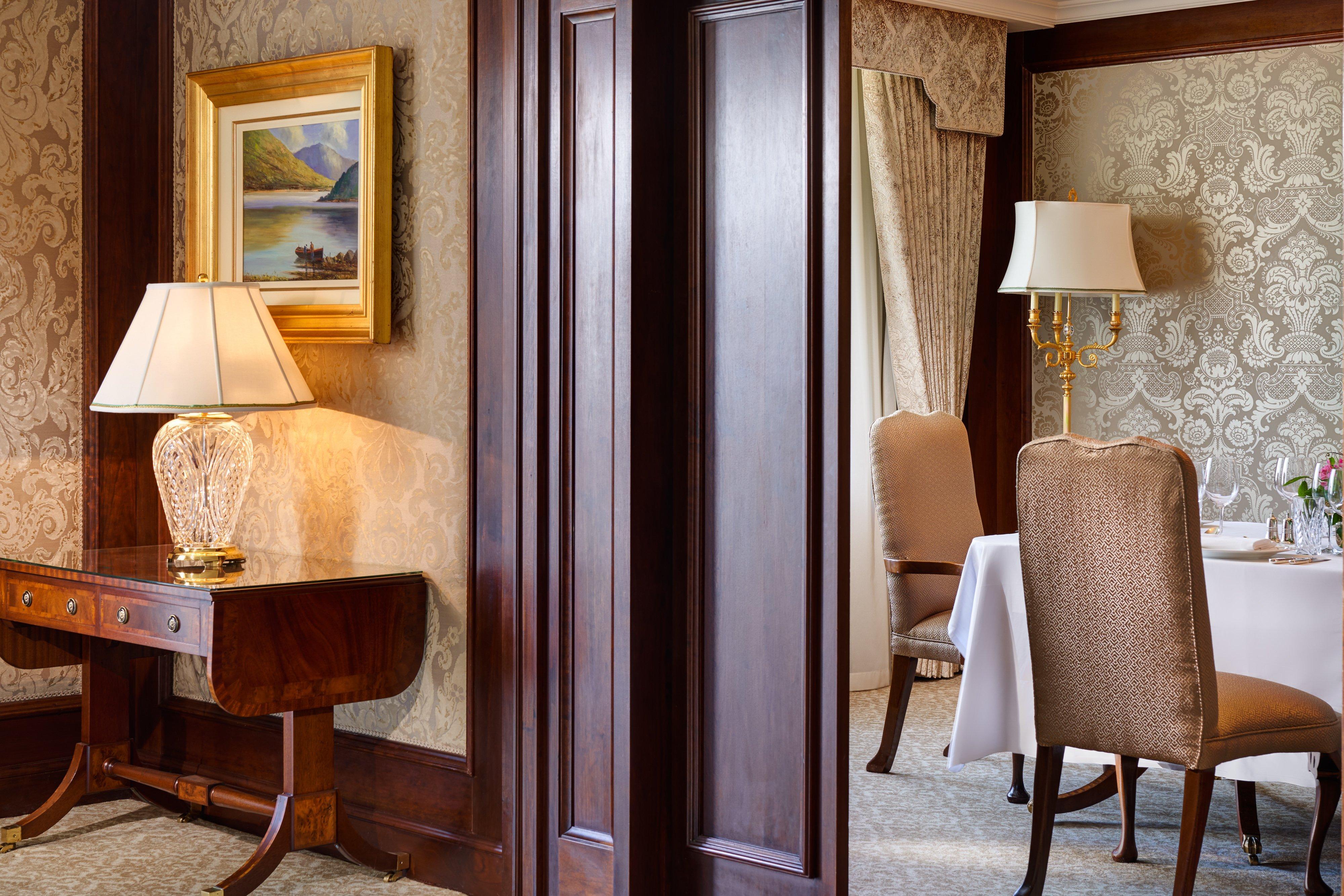 Intercontinental Dublin By Ihg Hotel Bagian luar foto A pocket door