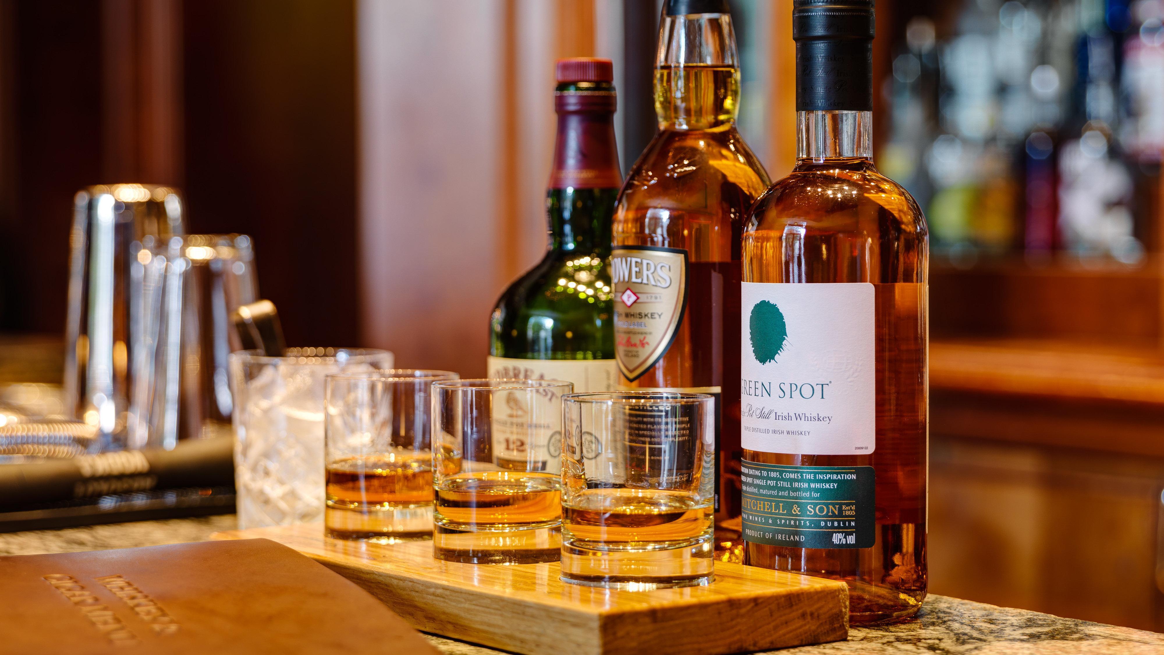 Intercontinental Dublin By Ihg Hotel Bagian luar foto A tasting of single malt Scotch whiskies