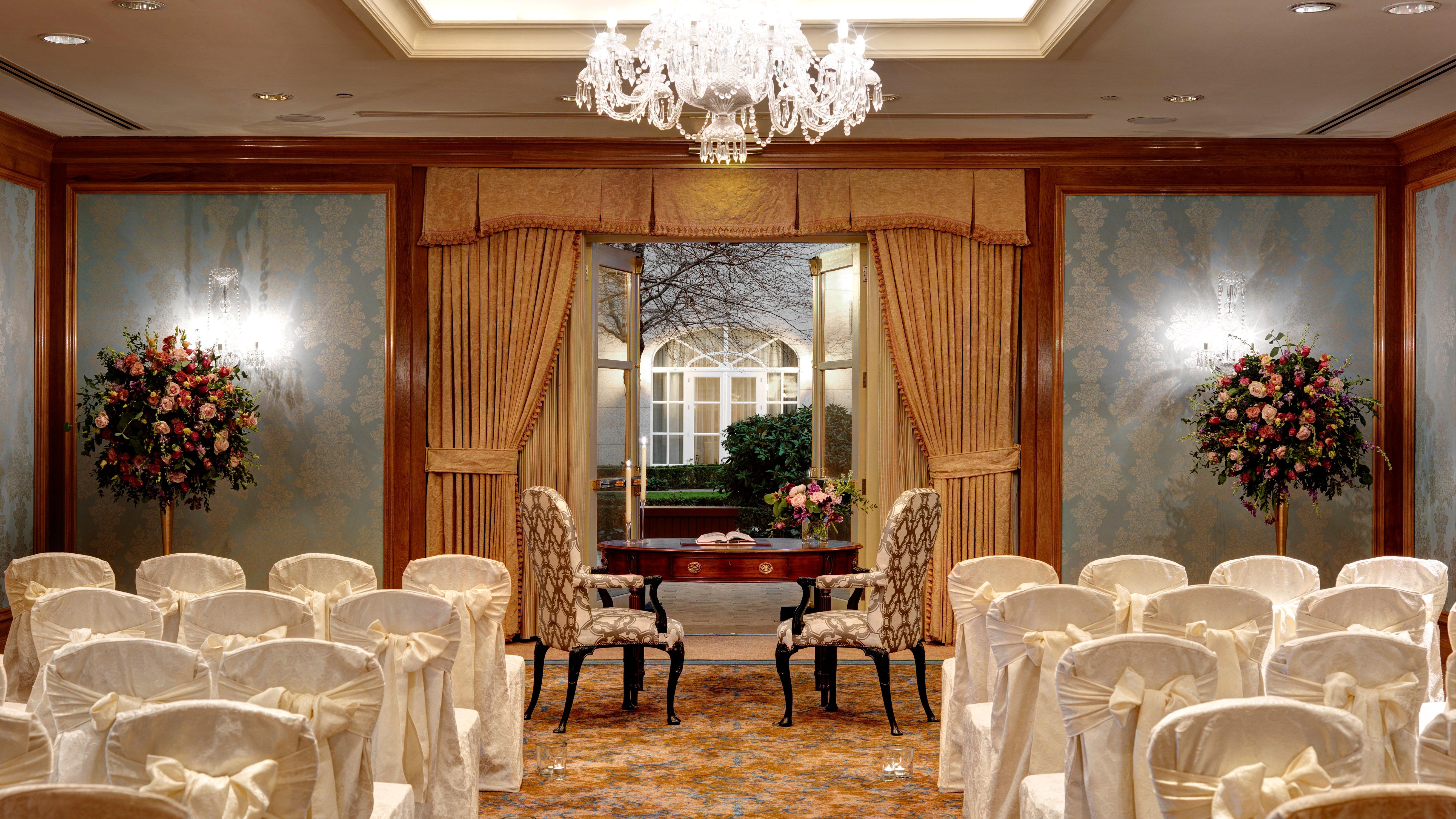 Intercontinental Dublin By Ihg Hotel Bagian luar foto The hotel's ballroom