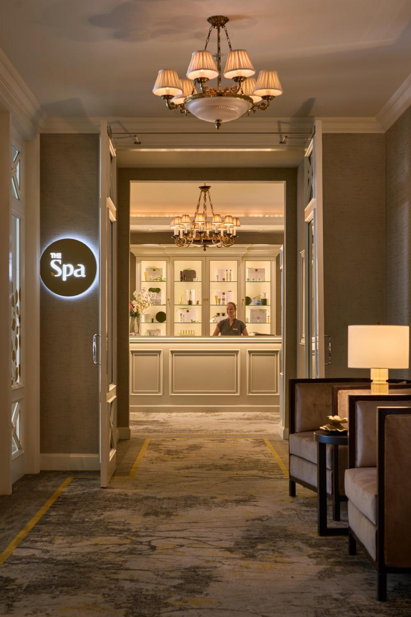 Intercontinental Dublin By Ihg Hotel Bagian luar foto Spa at The Ritz-Carlton, Hong Kong