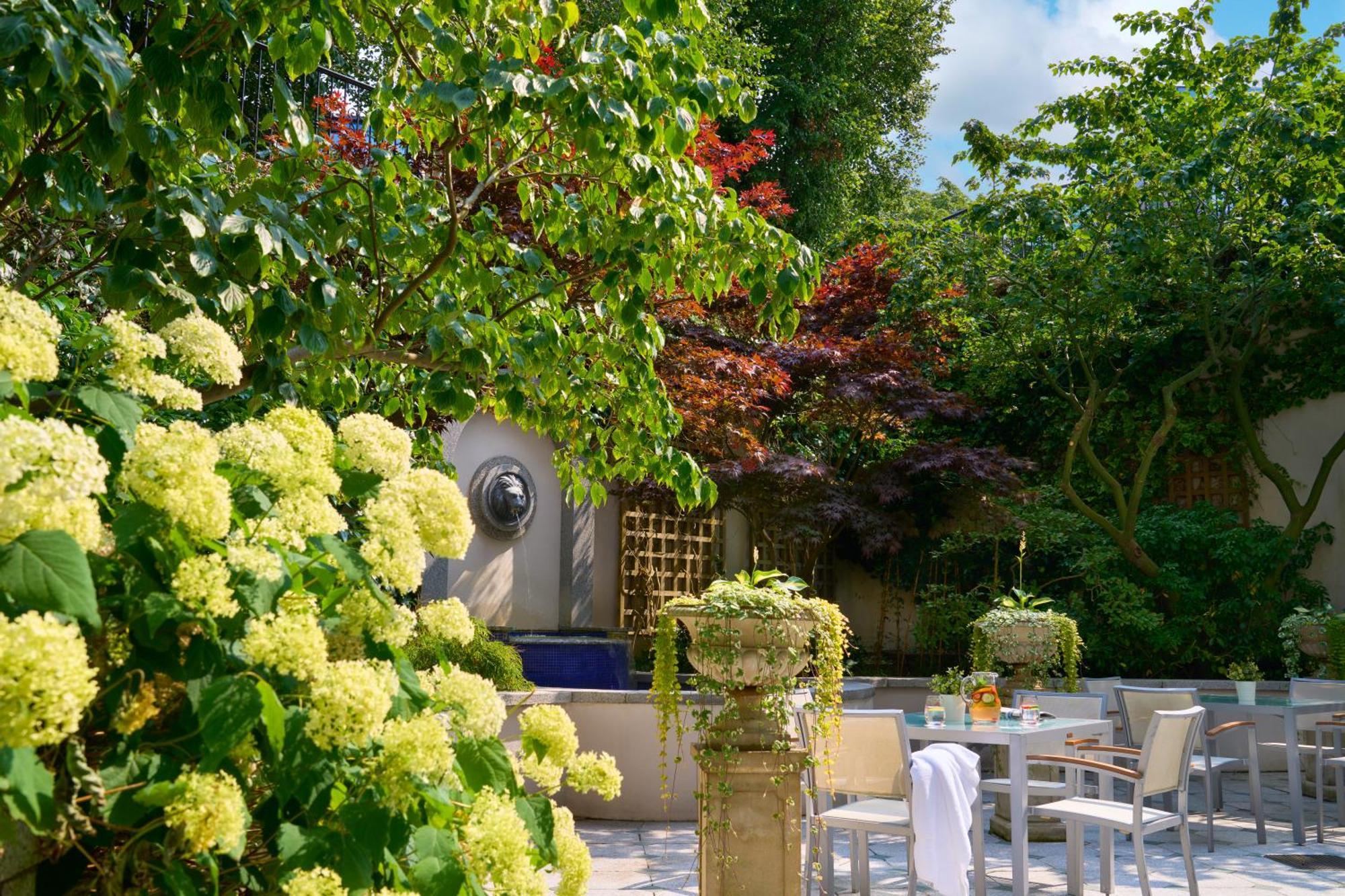 Intercontinental Dublin By Ihg Hotel Bagian luar foto The garden of the house